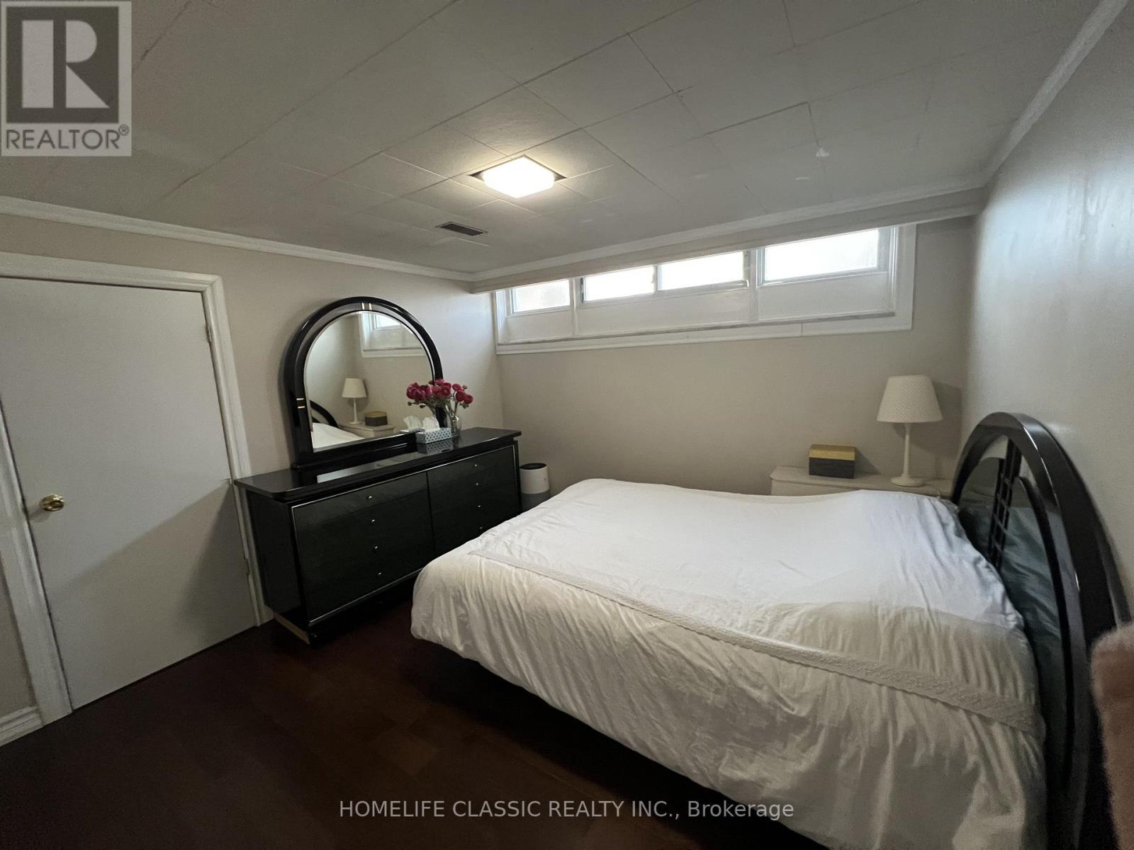 19 Neames Crescent, Toronto, Ontario  M3L 1K8 - Photo 20 - W12151917