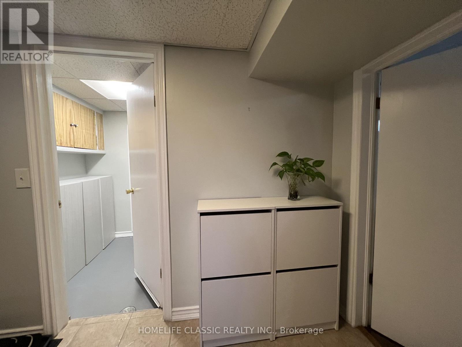 19 Neames Crescent, Toronto, Ontario  M3L 1K8 - Photo 31 - W12151917