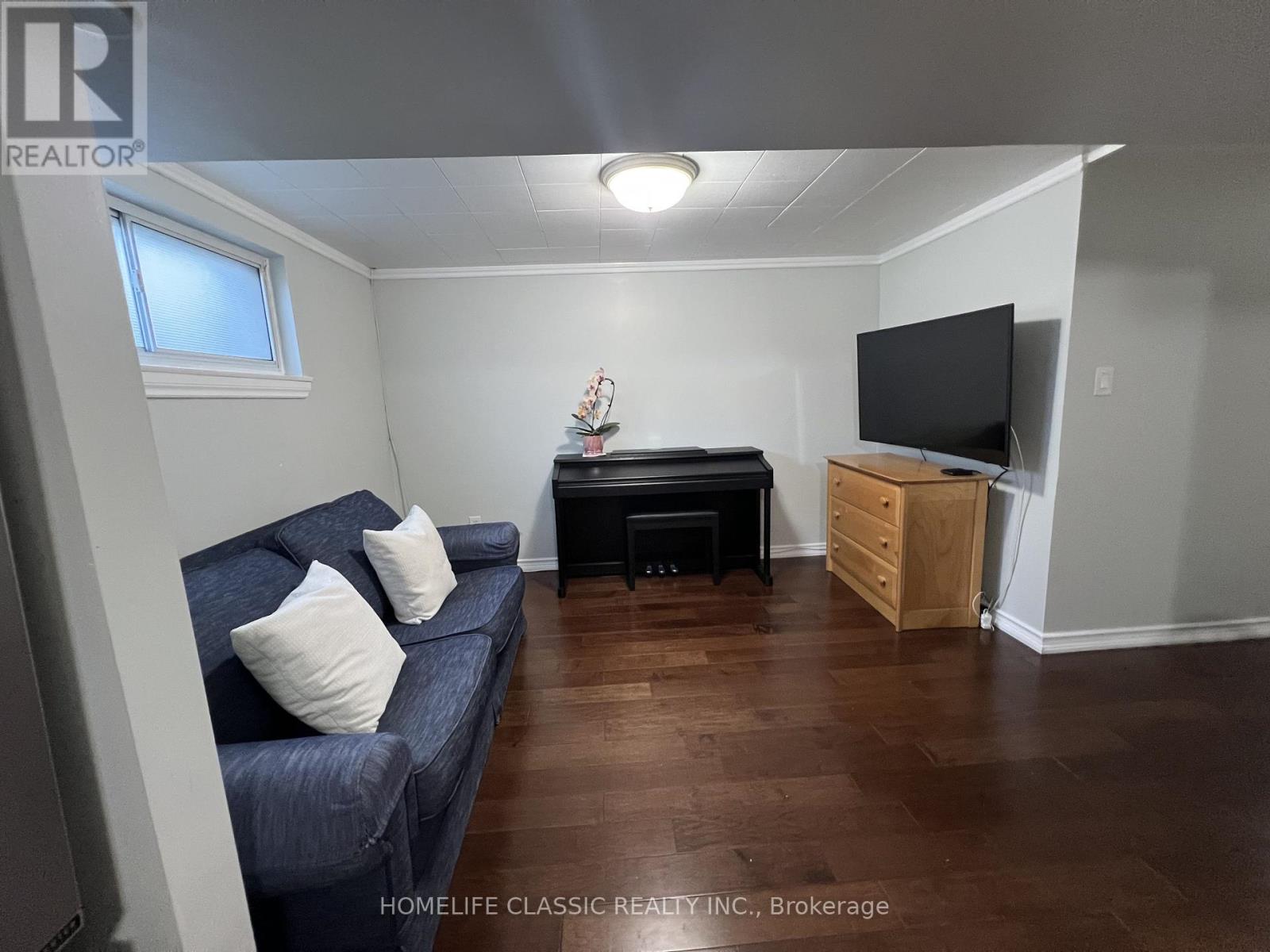 19 Neames Crescent, Toronto, Ontario  M3L 1K8 - Photo 33 - W12151917