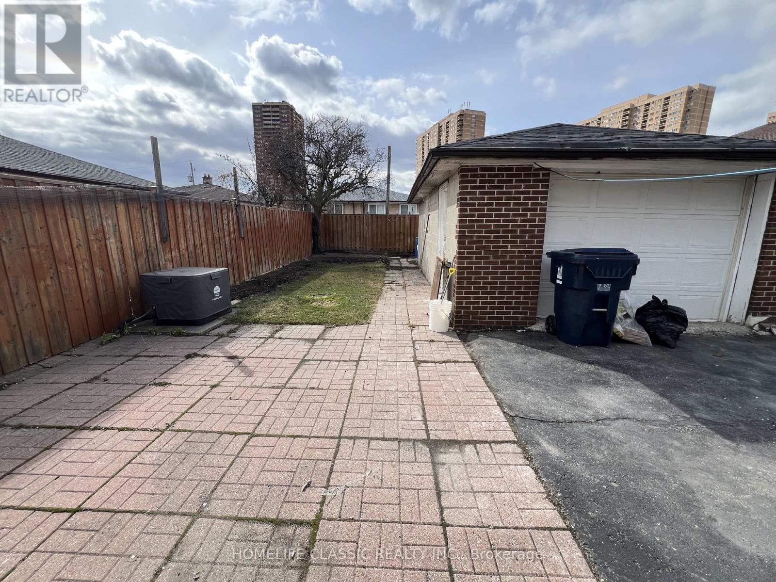 19 Neames Crescent, Toronto, Ontario  M3L 1K8 - Photo 35 - W12151917