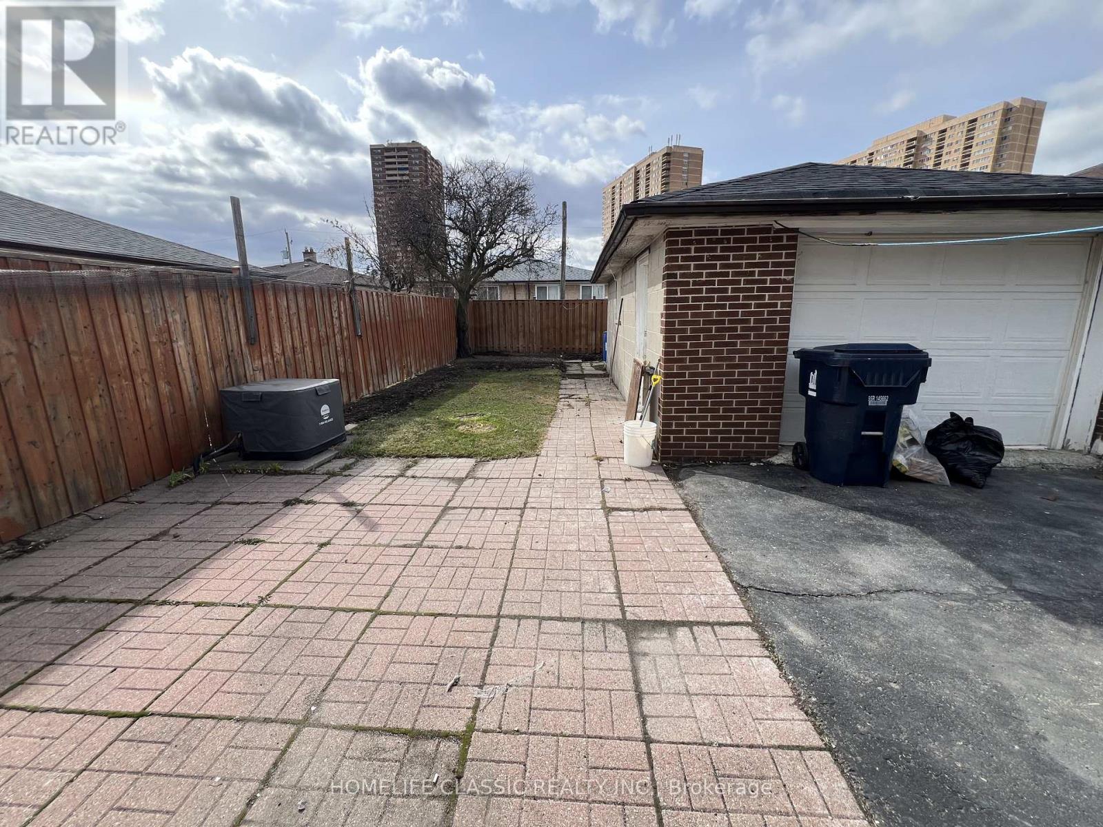 19 Neames Crescent, Toronto, Ontario  M3L 1K8 - Photo 36 - W12151917