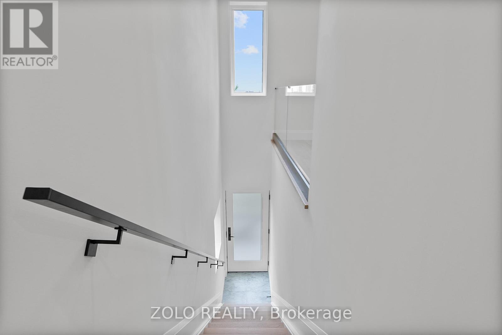 Upper - 1556 Davenport Road, Toronto, Ontario  M6H 2J1 - Photo 8 - W12151926