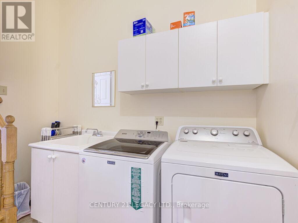 3174 Mission Hill Drive, Mississauga, Ontario  L5M 0B2 - Photo 28 - W12152002