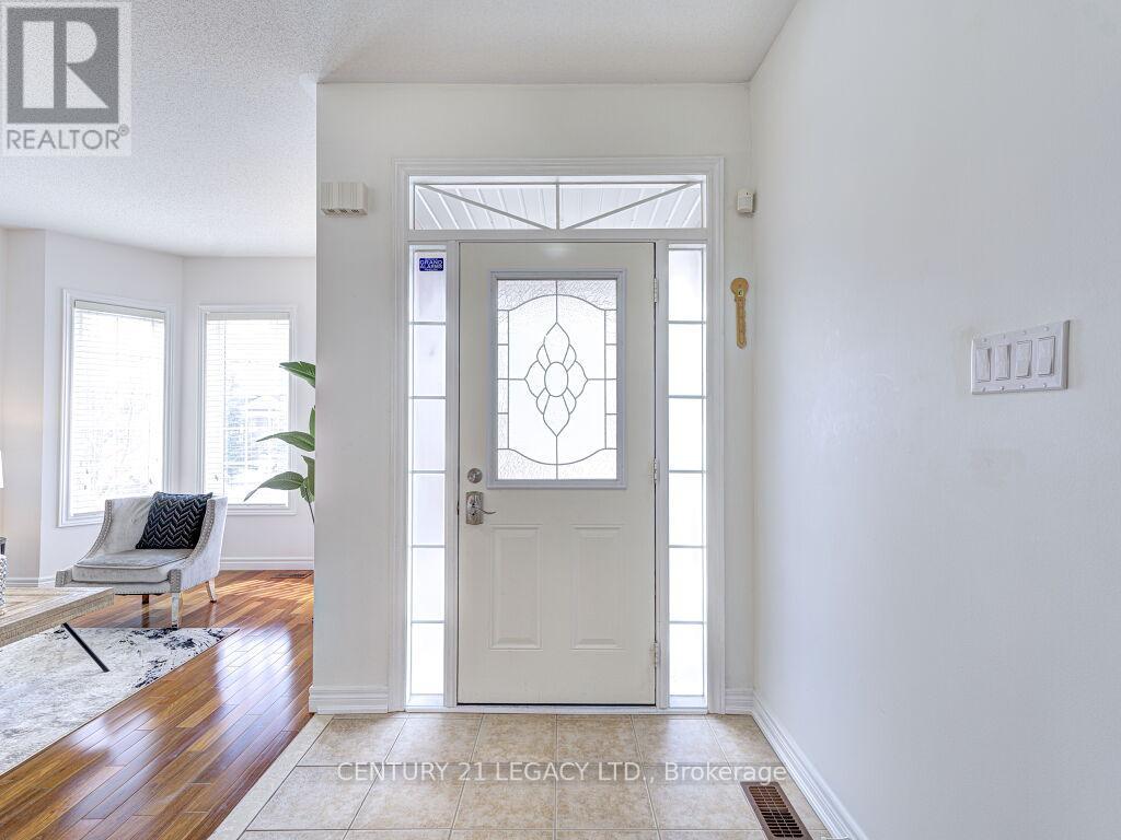 3174 Mission Hill Drive, Mississauga, Ontario  L5M 0B2 - Photo 3 - W12152002