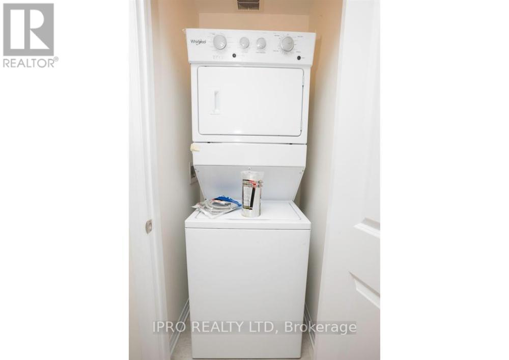 88 Fieldridge Crescent, Brampton, Ontario  L6R 0C2 - Photo 11 - W12152027