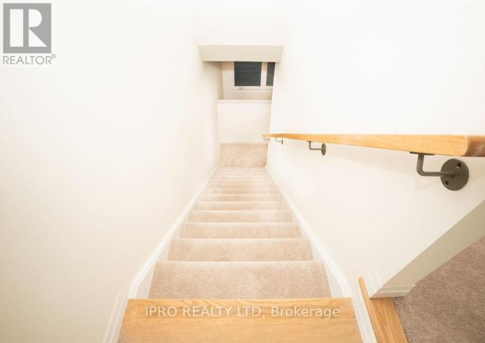 88 Fieldridge Crescent, Brampton, Ontario  L6R 0C2 - Photo 17 - W12152027