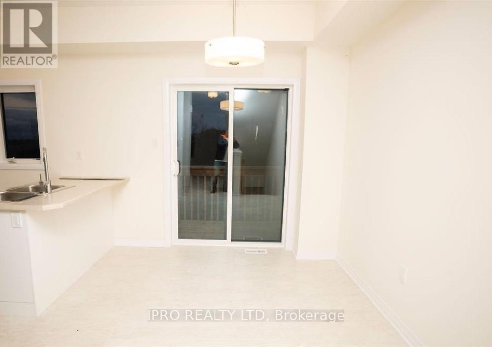 88 Fieldridge Crescent, Brampton, Ontario  L6R 0C2 - Photo 4 - W12152027