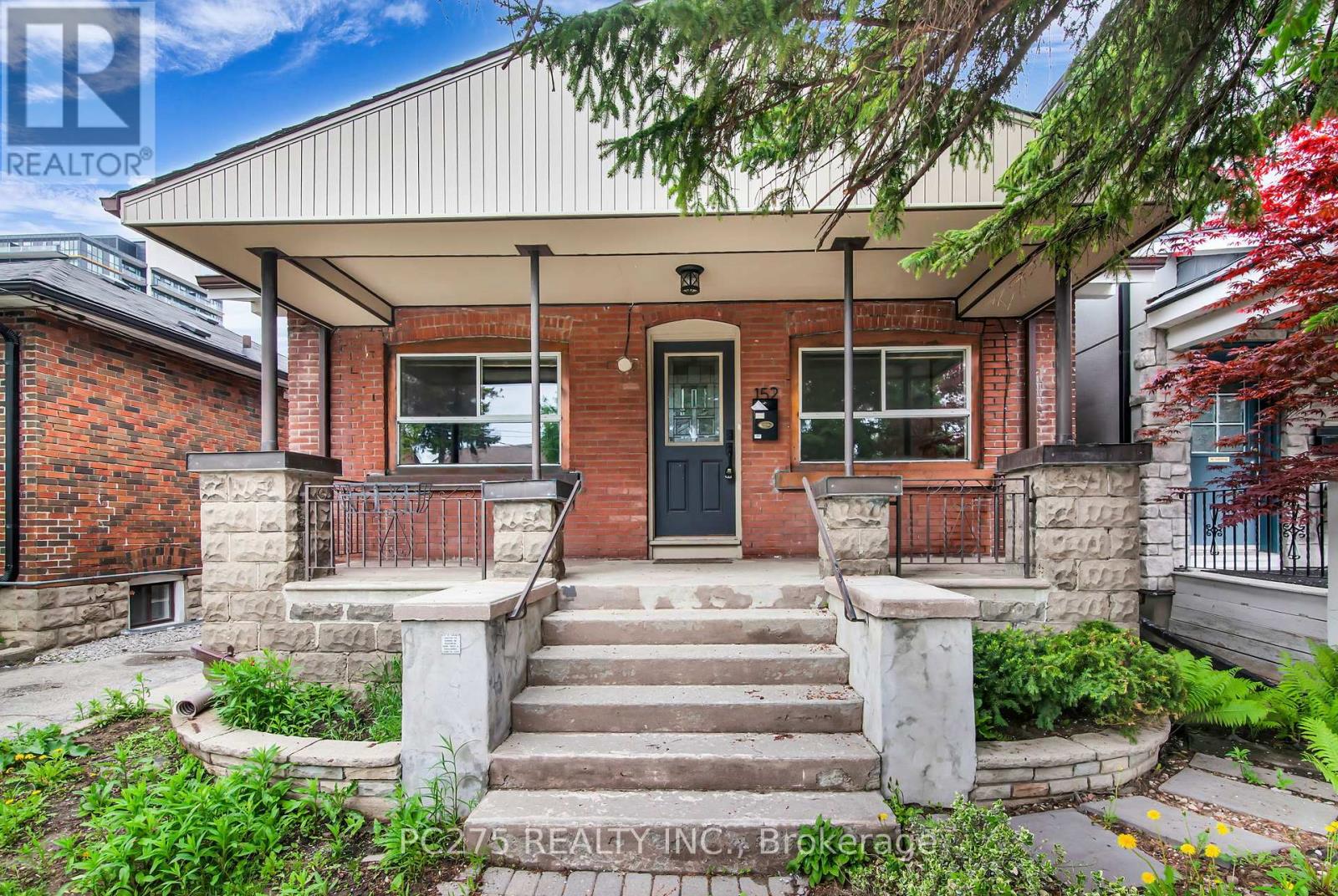 Property at 152 GLOUCESTER GROVE image 2