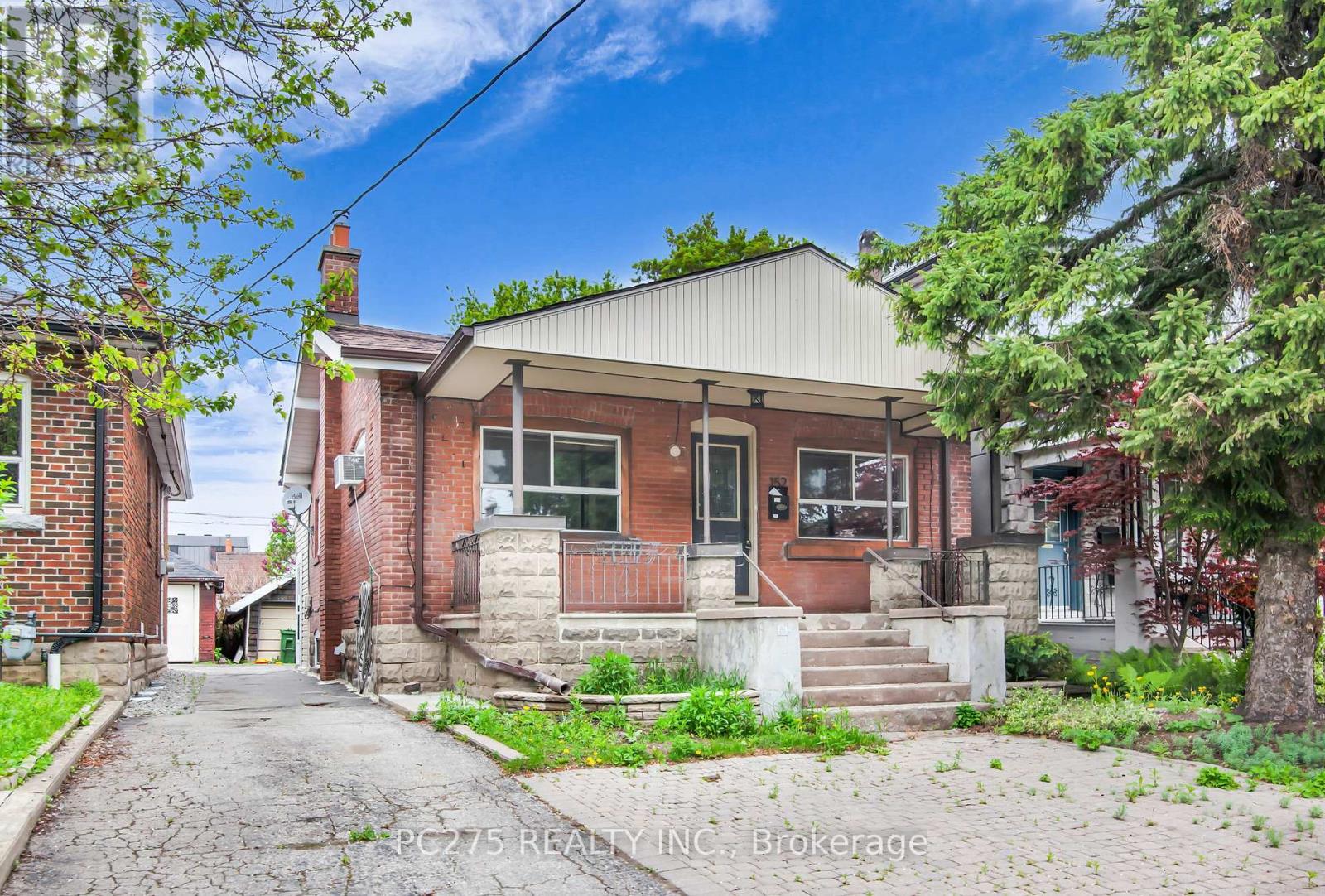 Property at 152 GLOUCESTER GROVE image 3