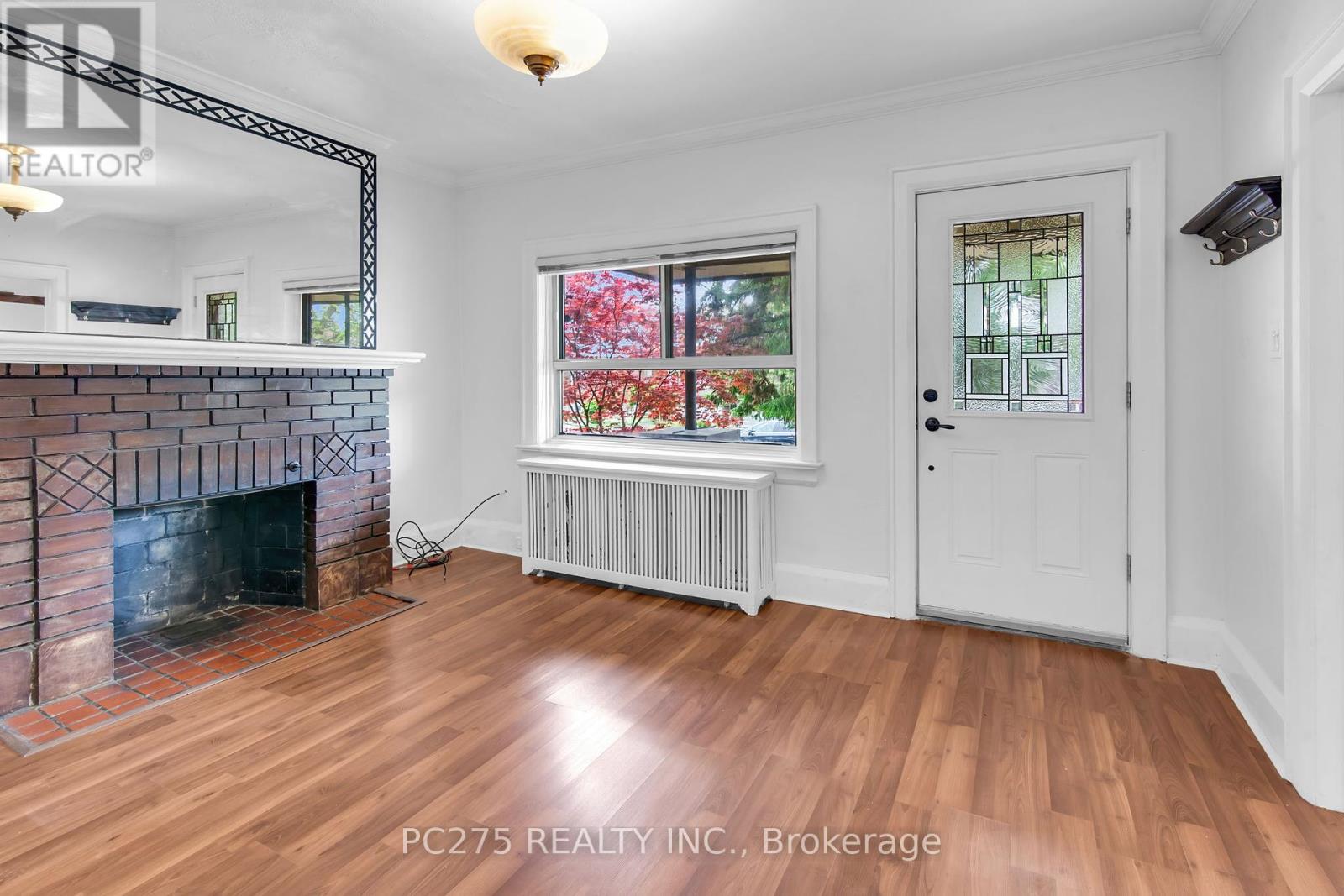 Property at 152 GLOUCESTER GROVE image 5