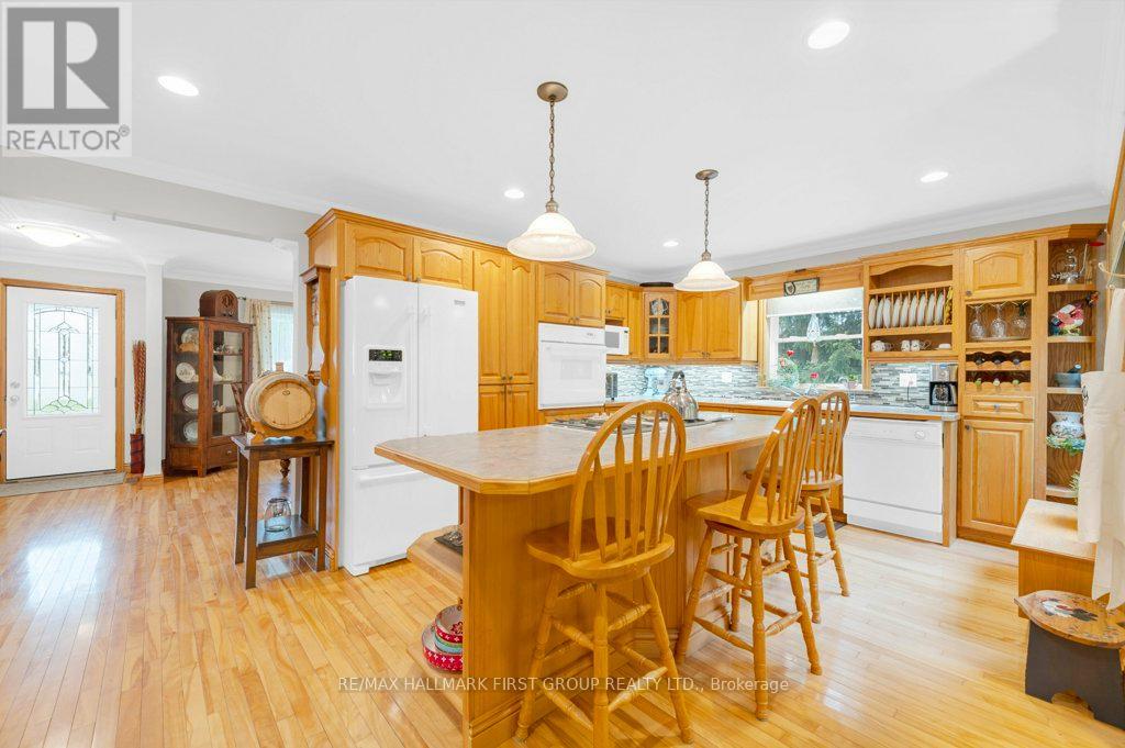 401 Hungerford Road, Tweed, Ontario  K0K 3J0 - Photo 12 - X12152059
