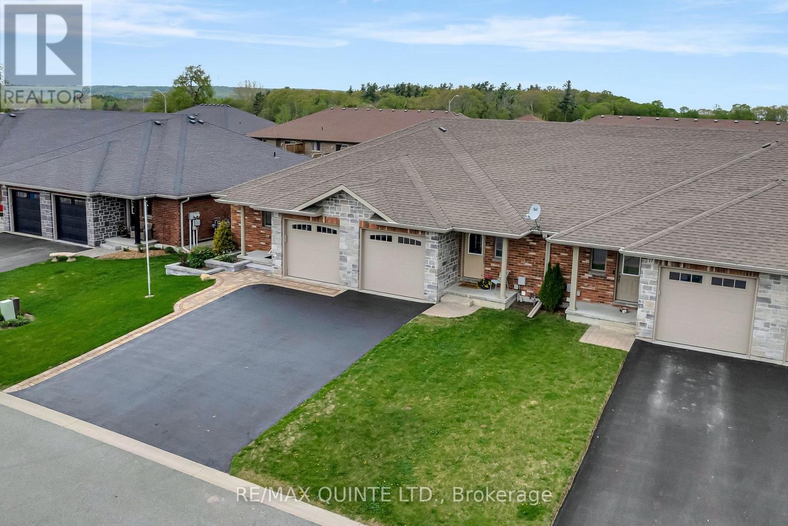 15 Mcintosh Crescent, Quinte West, Ontario  K8V 0E9 - Photo 3 - X12152091