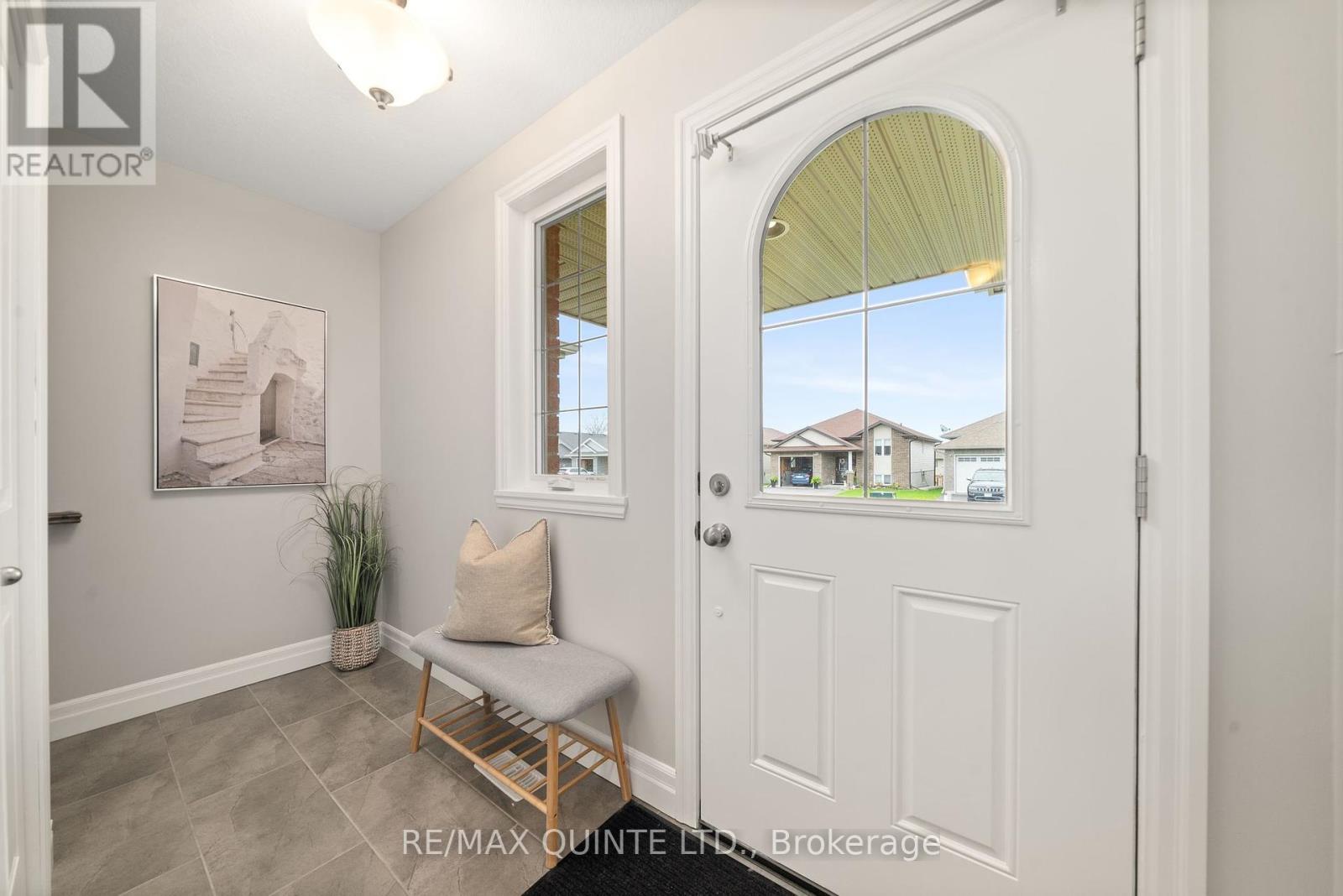 15 Mcintosh Crescent, Quinte West, Ontario  K8V 0E9 - Photo 5 - X12152091