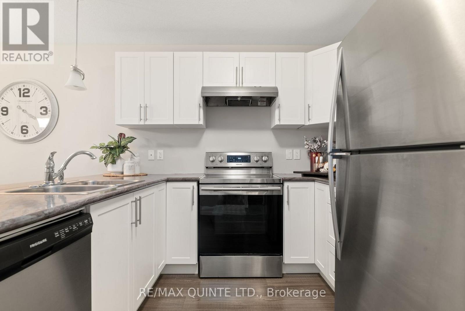 15 Mcintosh Crescent, Quinte West, Ontario  K8V 0E9 - Photo 9 - X12152091