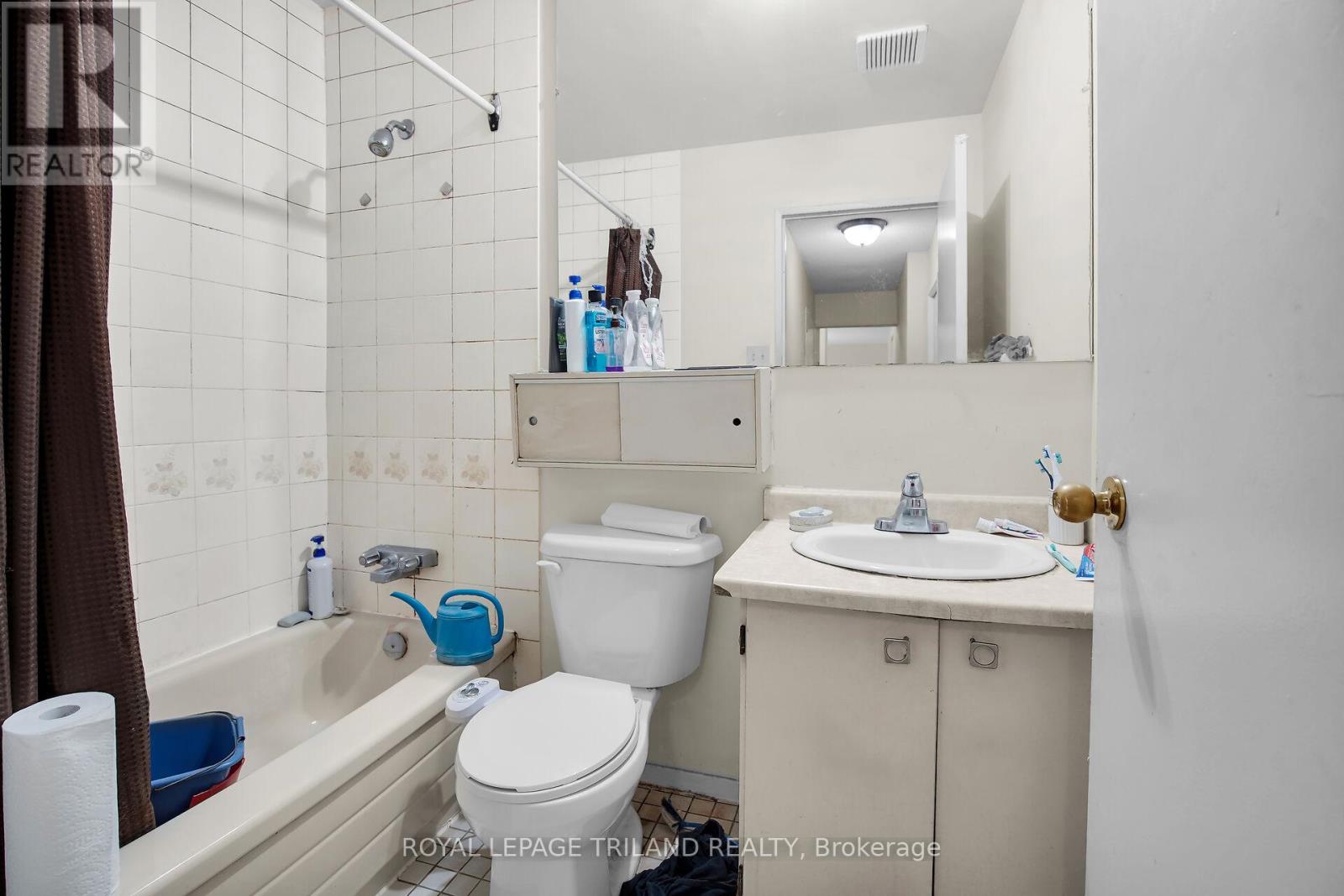 208 - 600 Grenfell Drive, London North, Ontario  N5X 2R8 - Photo 13 - X12152075