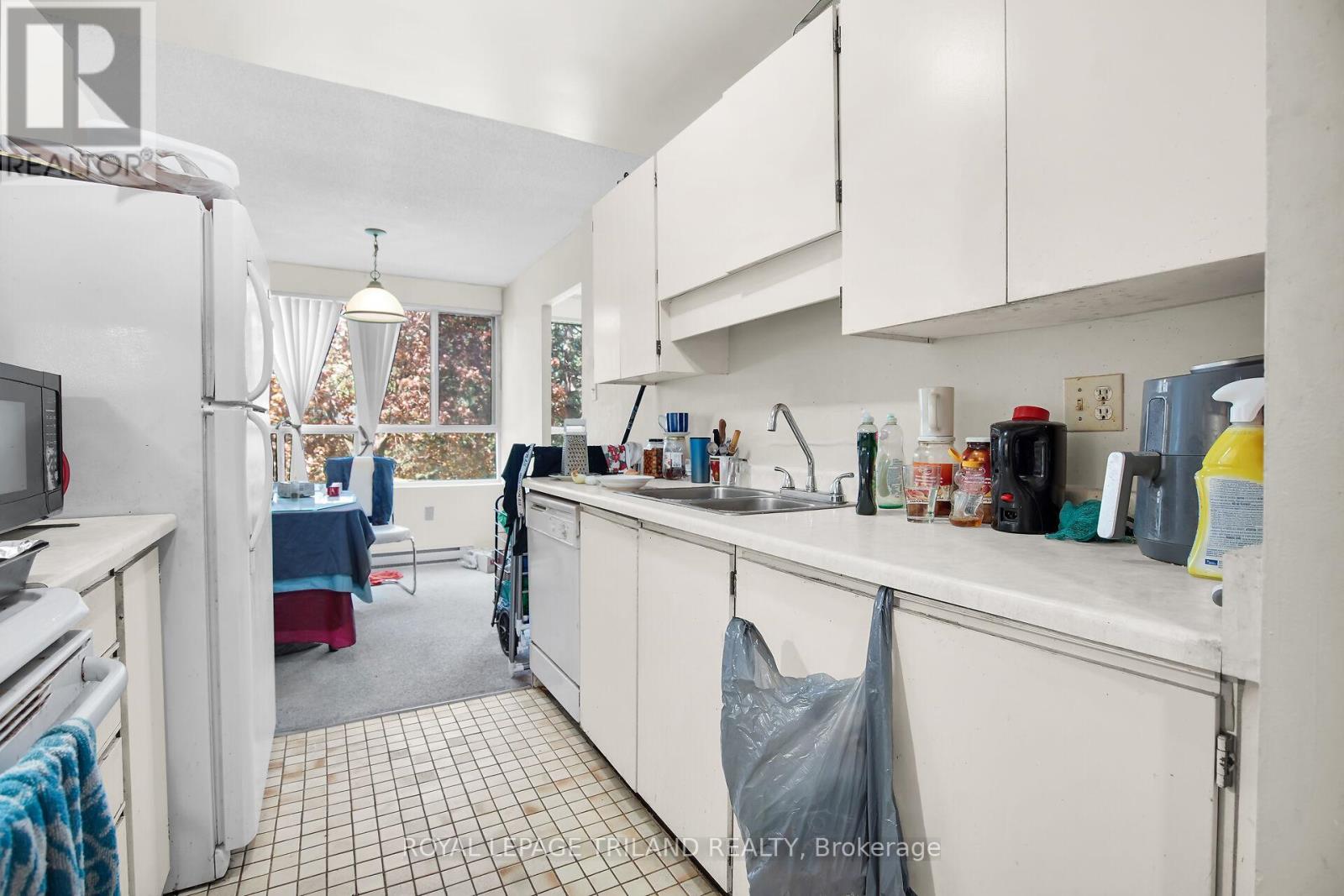 208 - 600 Grenfell Drive, London North (North C), Ontario  N5X 2R8 - Photo 7 - X12152075