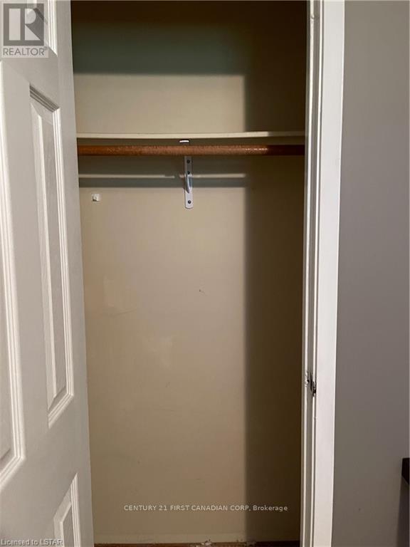Photo 17 of 21 for 710 Wonderland Road S