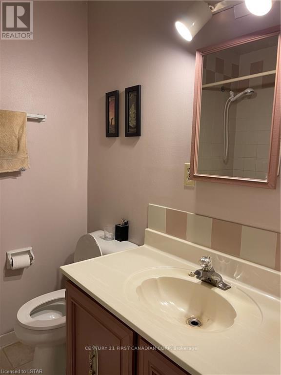 Photo 19 of 21 for 710 Wonderland Road S