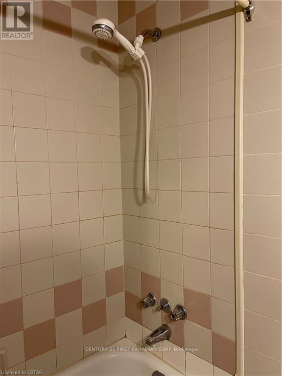 Photo 20 of 21 for 710 Wonderland Road S
