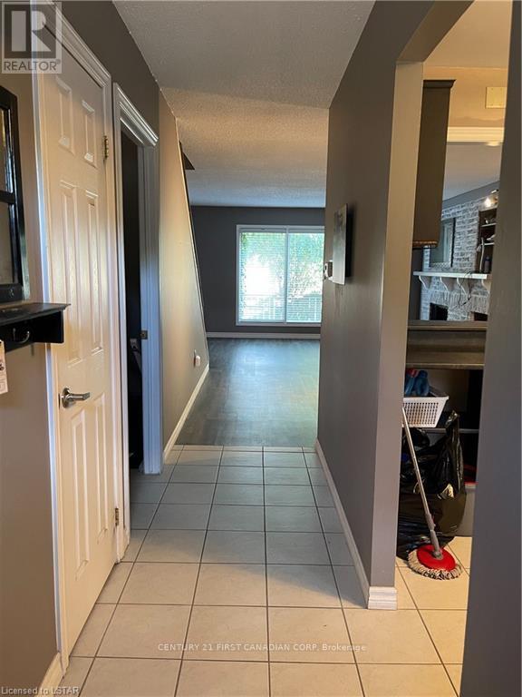 Photo 4 of 21 for 710 Wonderland Road S