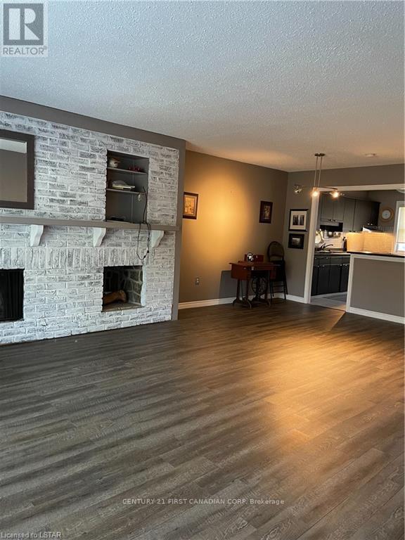 Photo 5 of 21 for 710 Wonderland Road S