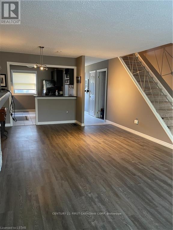 710 Wonderland Road S, London South (South L), Ontario  N6K 1L8 - Photo 6 - X12152085
