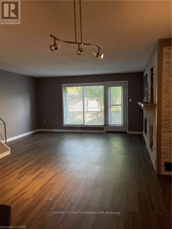 Photo 7 of 21 for 710 Wonderland Road S