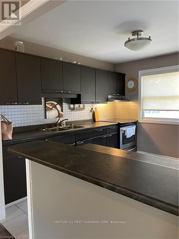 Photo 8 of 21 for 710 Wonderland Road S