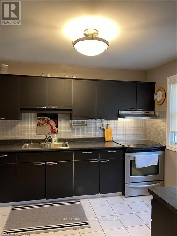 Photo 9 of 21 for 710 Wonderland Road S