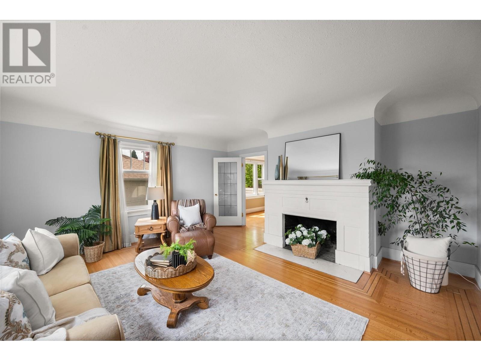 1509 Sixth Avenue, New Westminster, British Columbia  V3M 2C5 - Photo 2 - R3003217