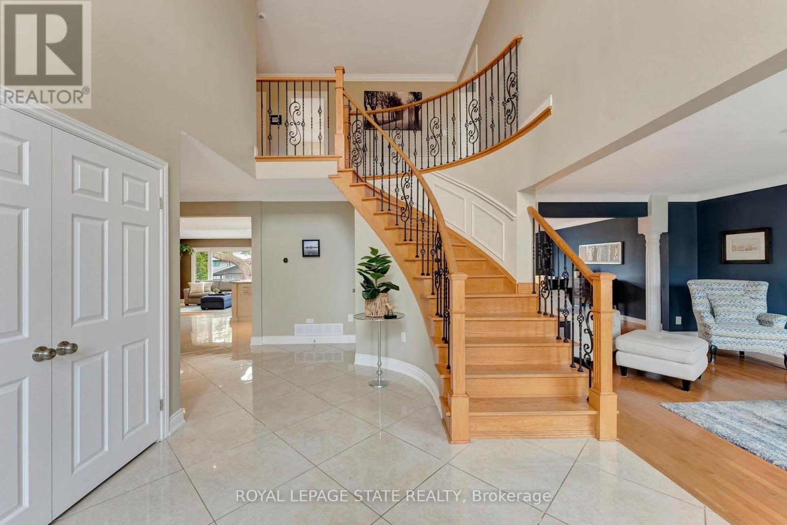 660 Highvalley Road, Hamilton, Ontario  L9G 4E9 - Photo 4 - X12151949