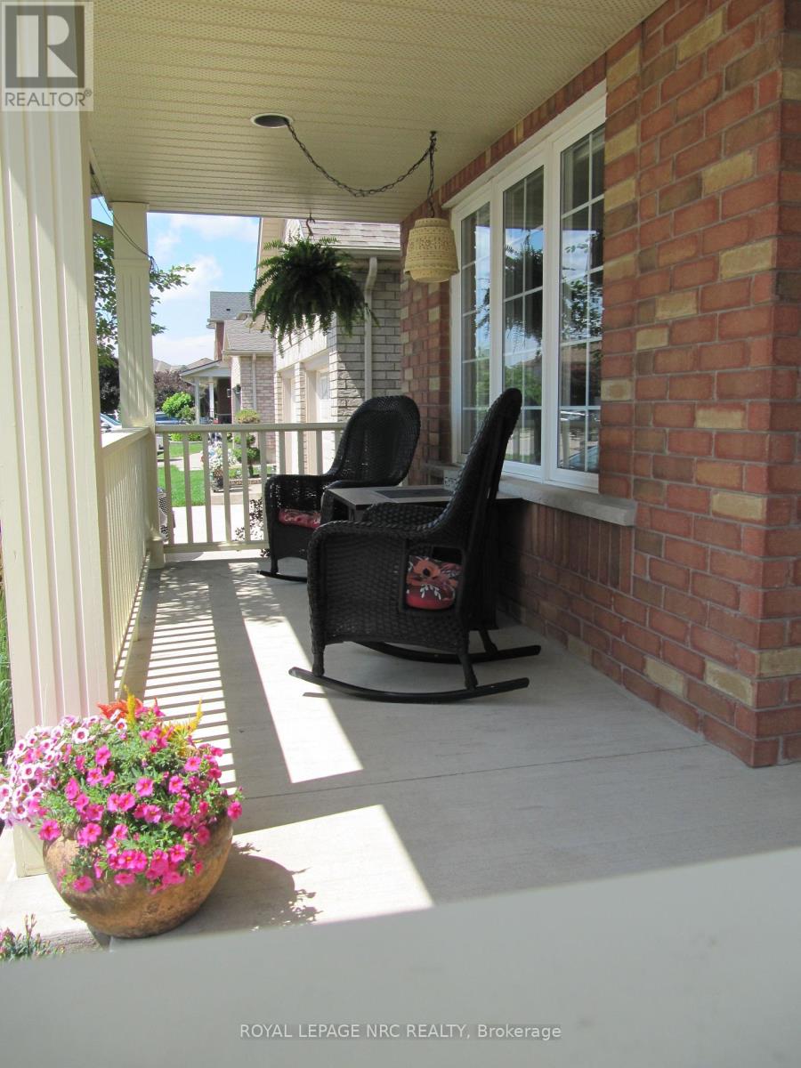 36 Honey Locust Circle, Thorold, Ontario  L2V 5E2 - Photo 4 - X12152052