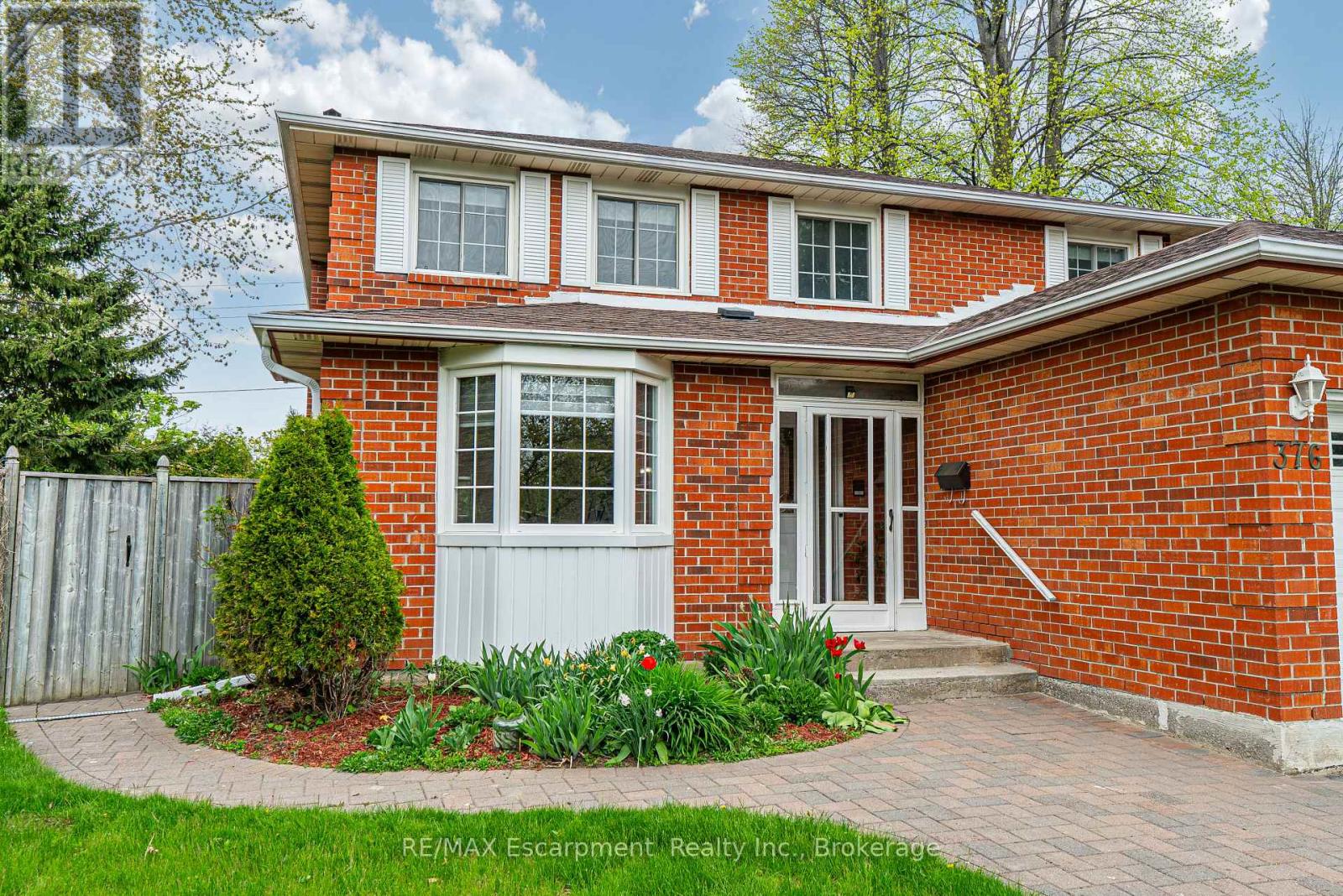 376 Ellesmere Court, Oshawa, Ontario  L1H 8E6 - Photo 4 - E12152040
