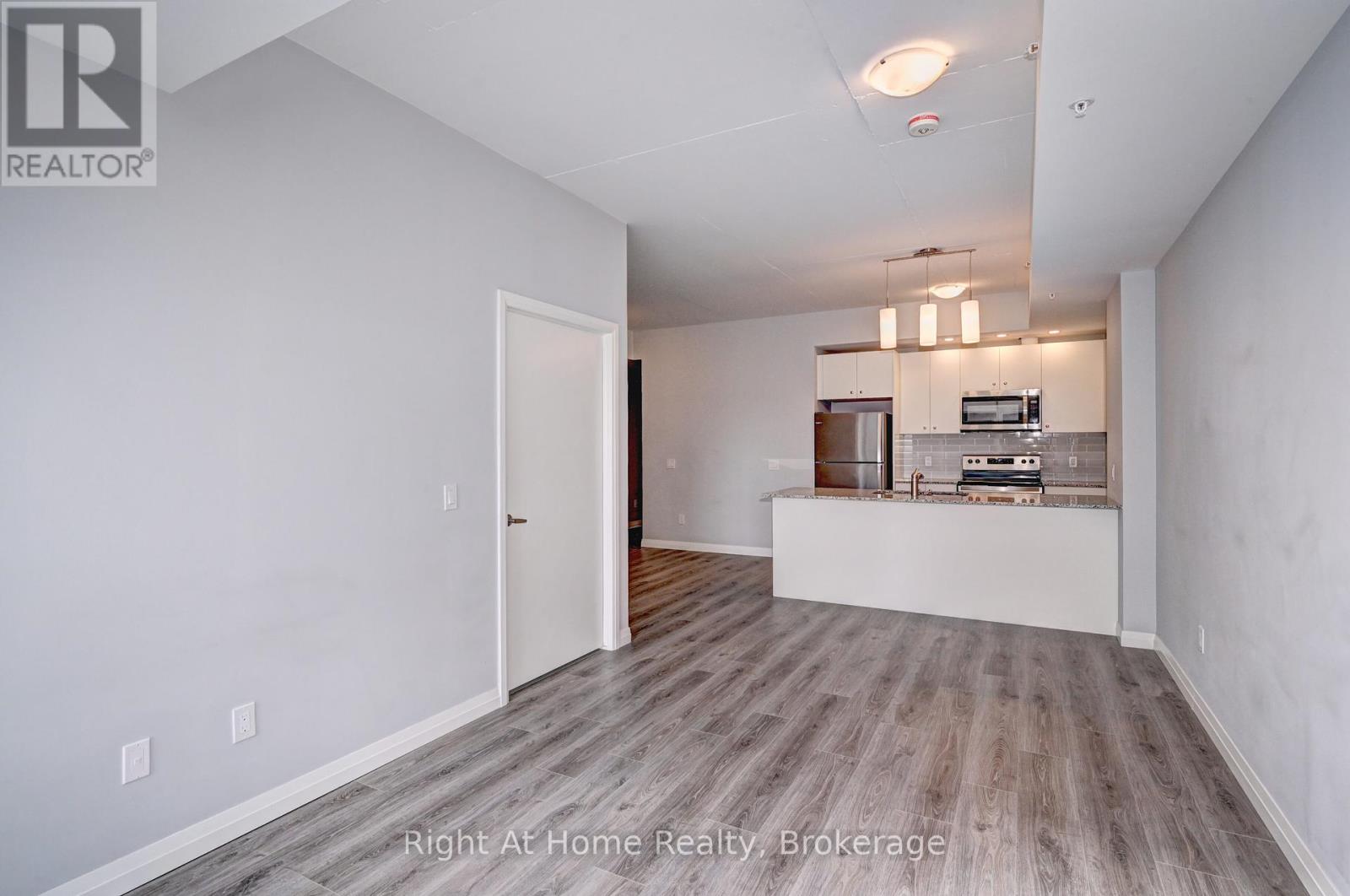 401 - 108 Garment Street, Kitchener, Ontario  N2G 2B3 - Photo 8 - X12152046