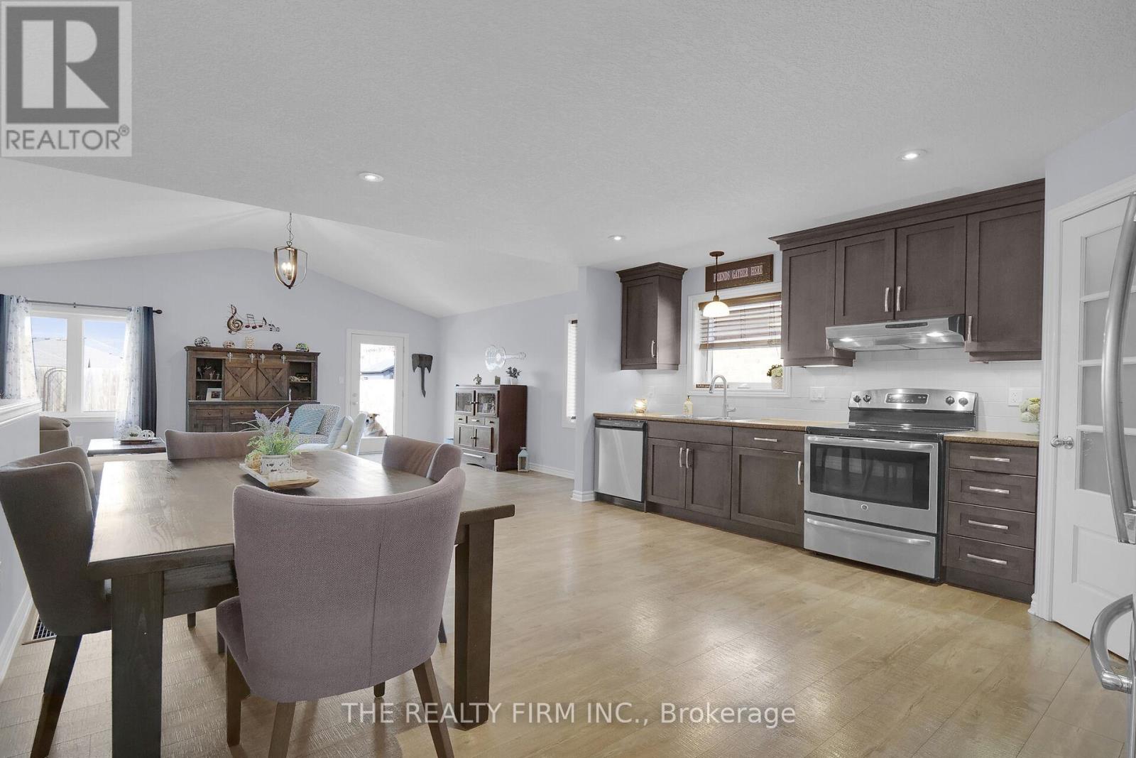 120 Peach Tree Boulevard, St. Thomas, Ontario  N5R 0E5 - Photo 8 - X12030971