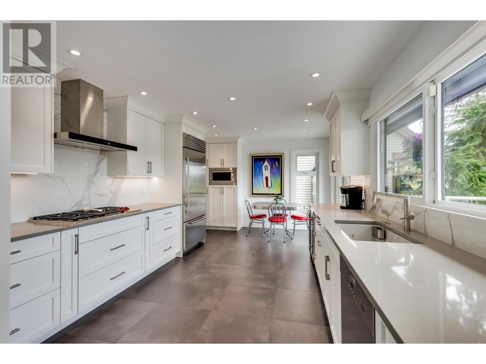 Property at 31 AXFORD BAY image 5