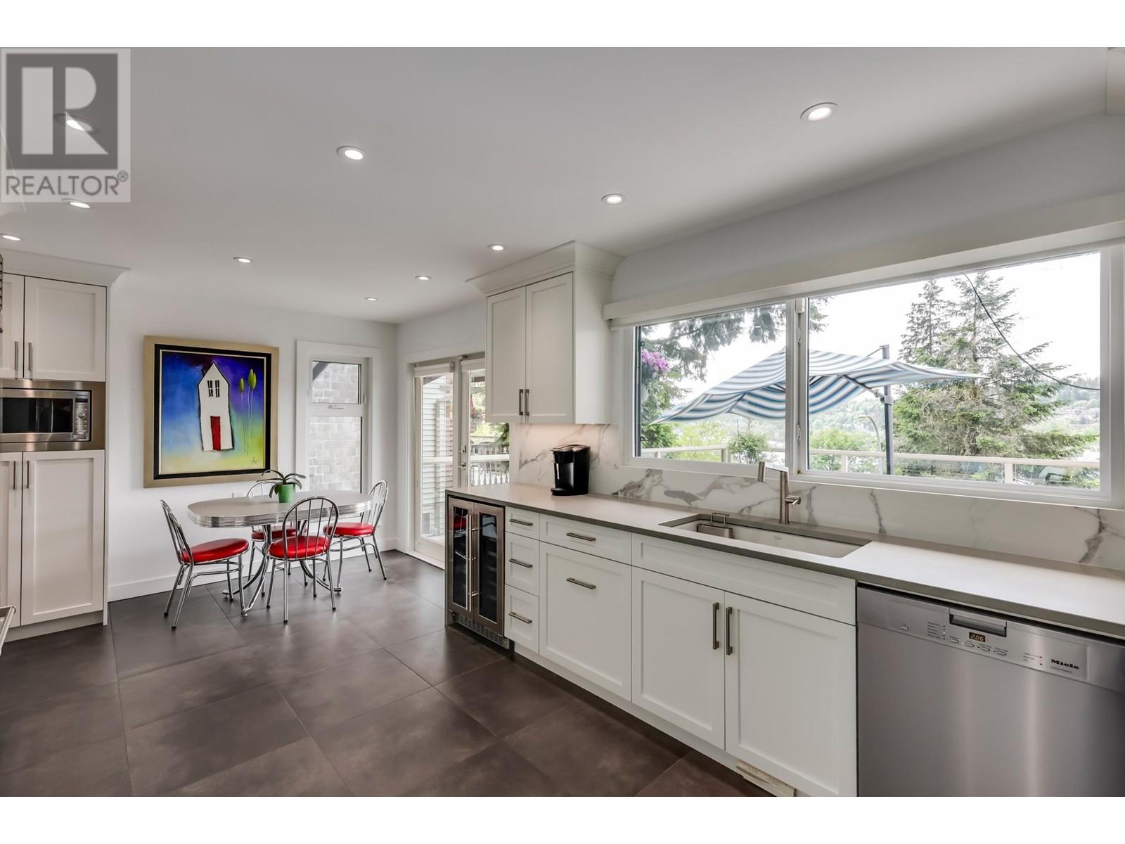 Property at 31 AXFORD BAY image 3