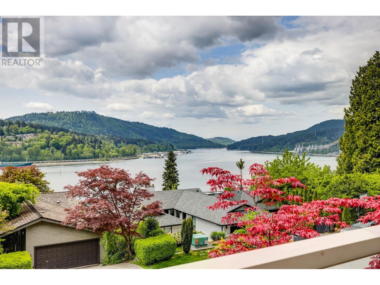 Property at 31 AXFORD BAY image 1