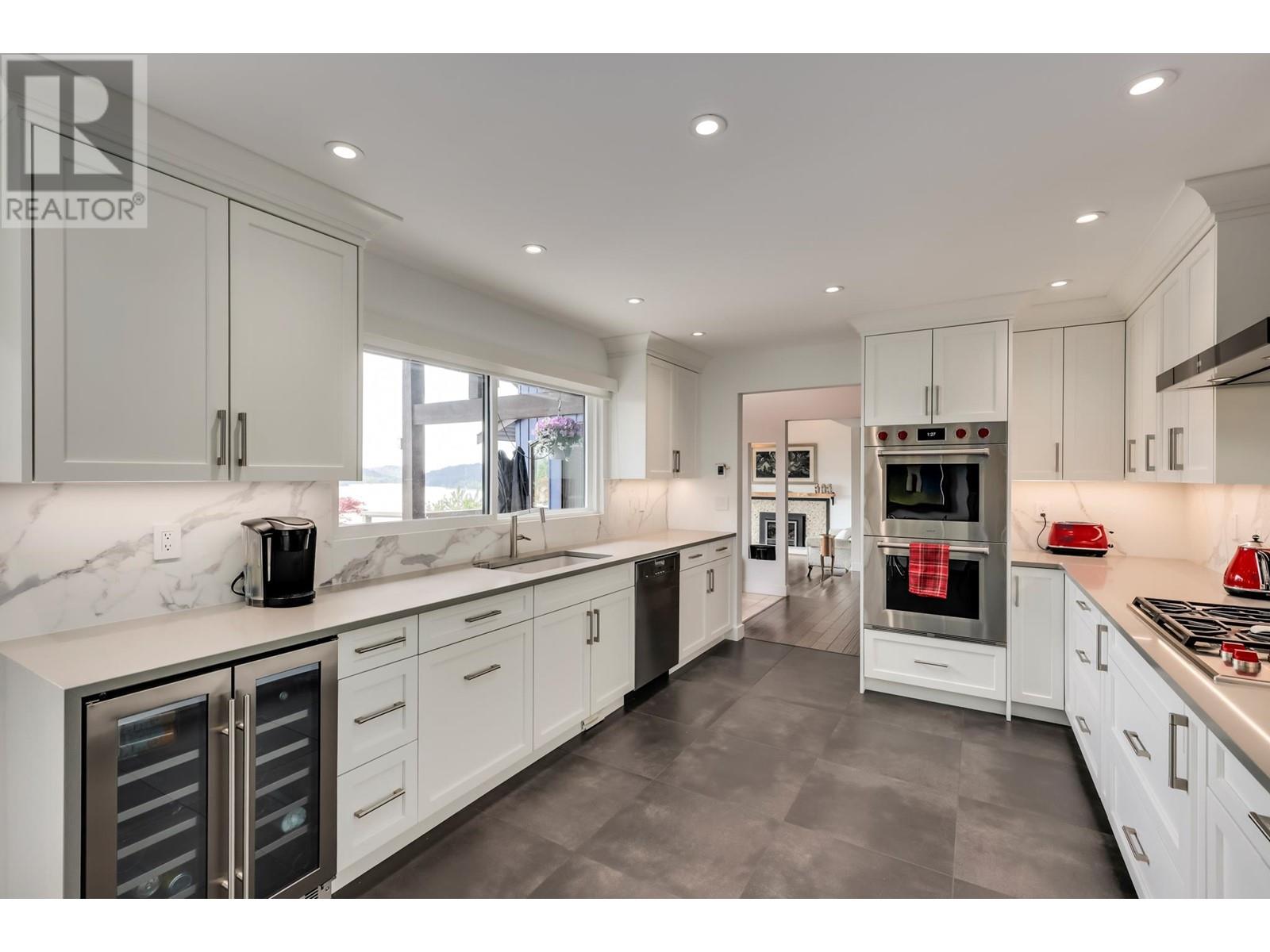 Property at 31 AXFORD BAY image 4