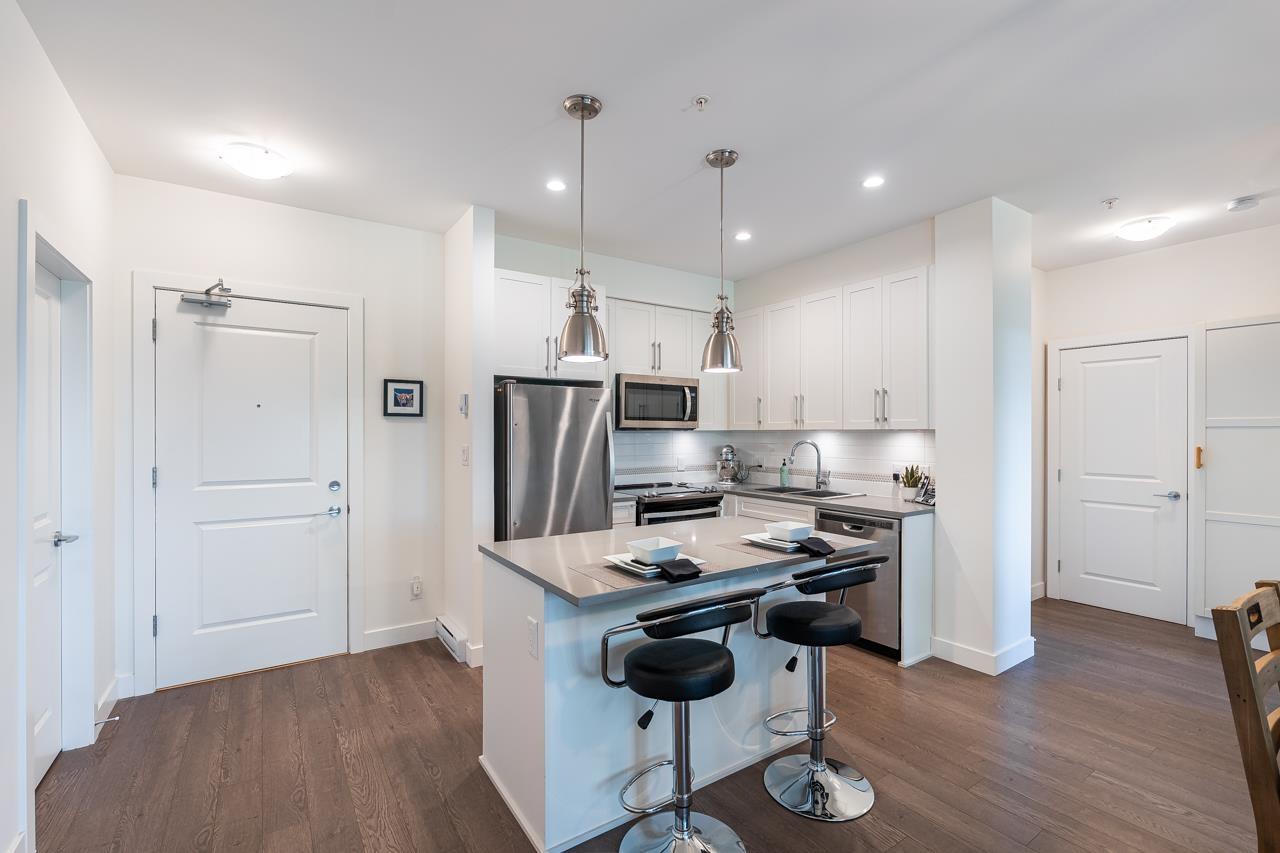 302 8360 Delsom Way, Delta, British Columbia  V4C 0E6 - Photo 3 - R3003276