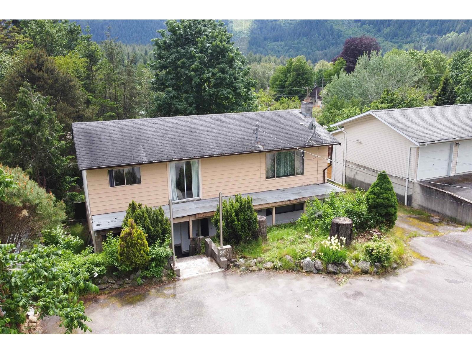 31232 BRIDGE STREET|Yale 