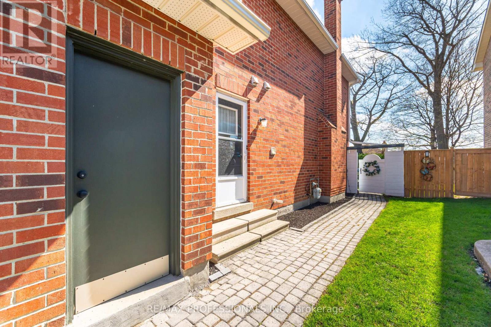 72 Barr Crescent, Brampton, Ontario  L6Z 3E2 - Photo 41 - W12126551