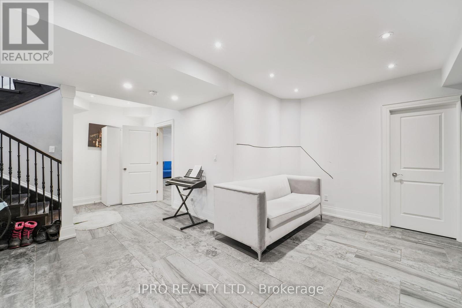 55 Yorkdale Crescent, Toronto, Ontario  M9M 1C2 - Photo 42 - W12152010