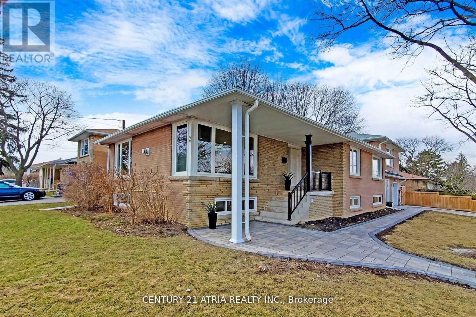 2 Pannahill Road, Toronto, Ontario  M3H 4N3 - Photo 1 - C12152088