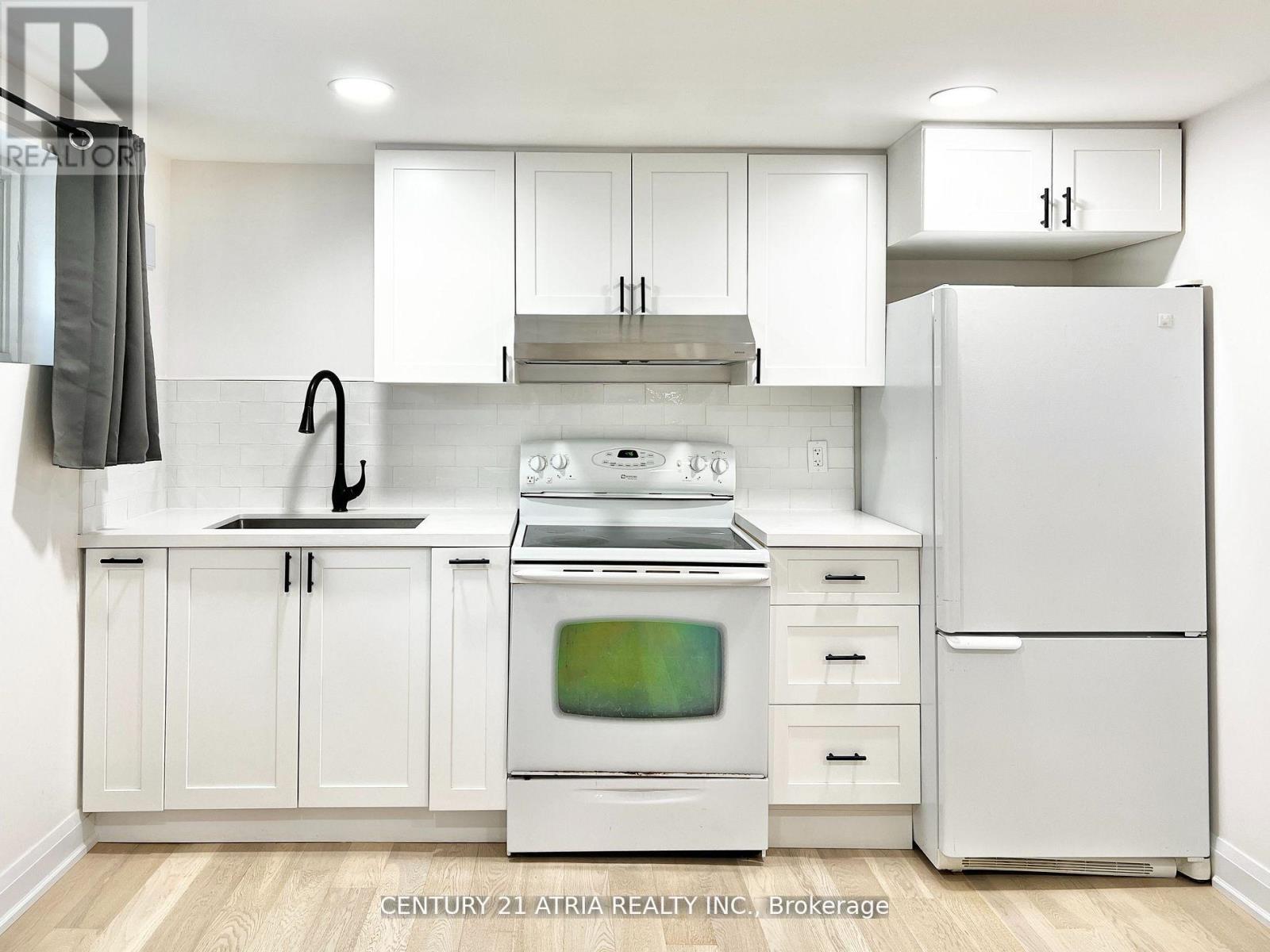 2 Pannahill Road, Toronto, Ontario  M3H 4N3 - Photo 3 - C12152088