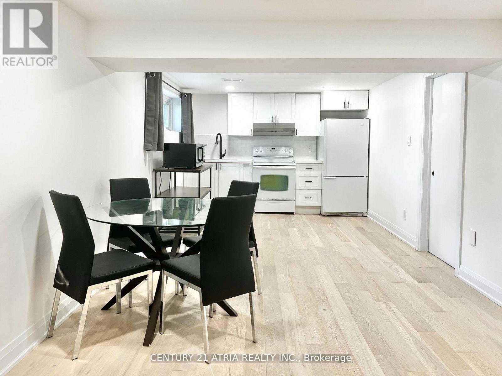 2 Pannahill Road, Toronto, Ontario  M3H 4N3 - Photo 5 - C12152088