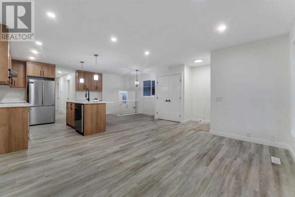 946 Berkley Drive Nw, Calgary, Alberta  T3K 1A2 - Photo 8 - A2217513