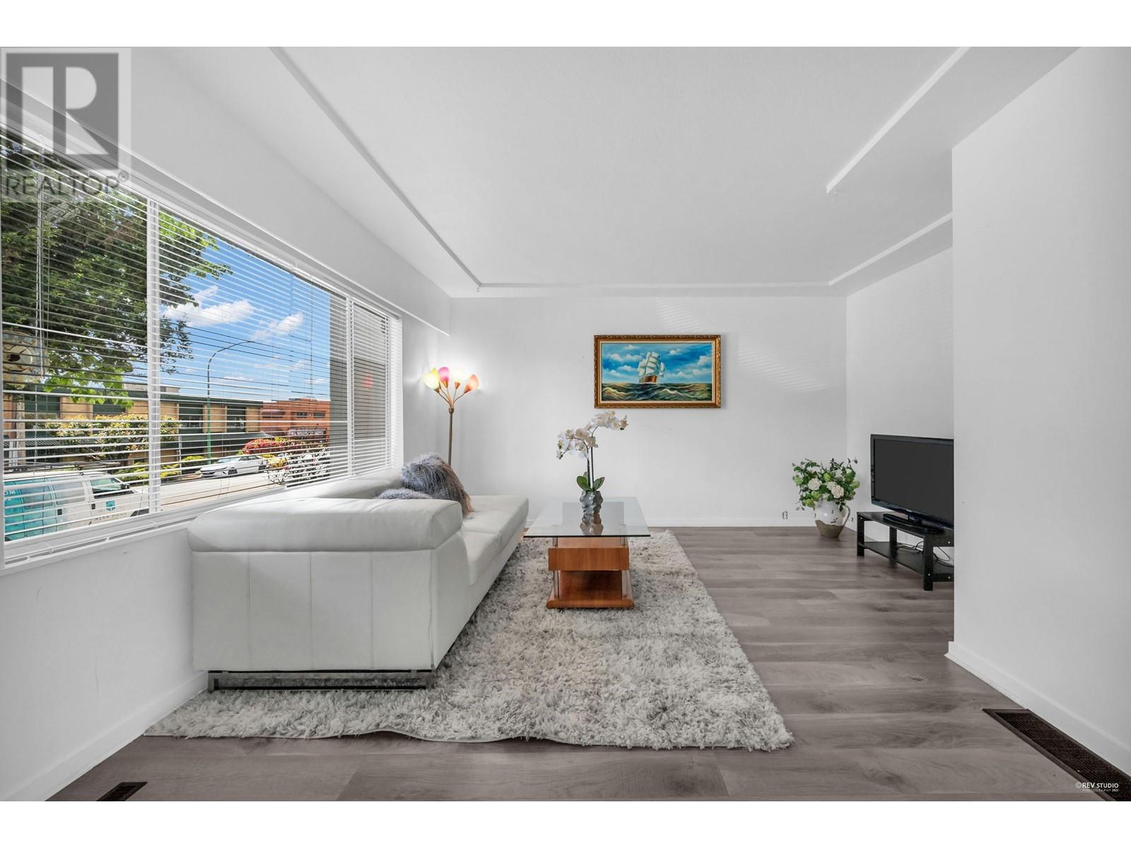 Property at 4021 GRAVELEY STREET image 3