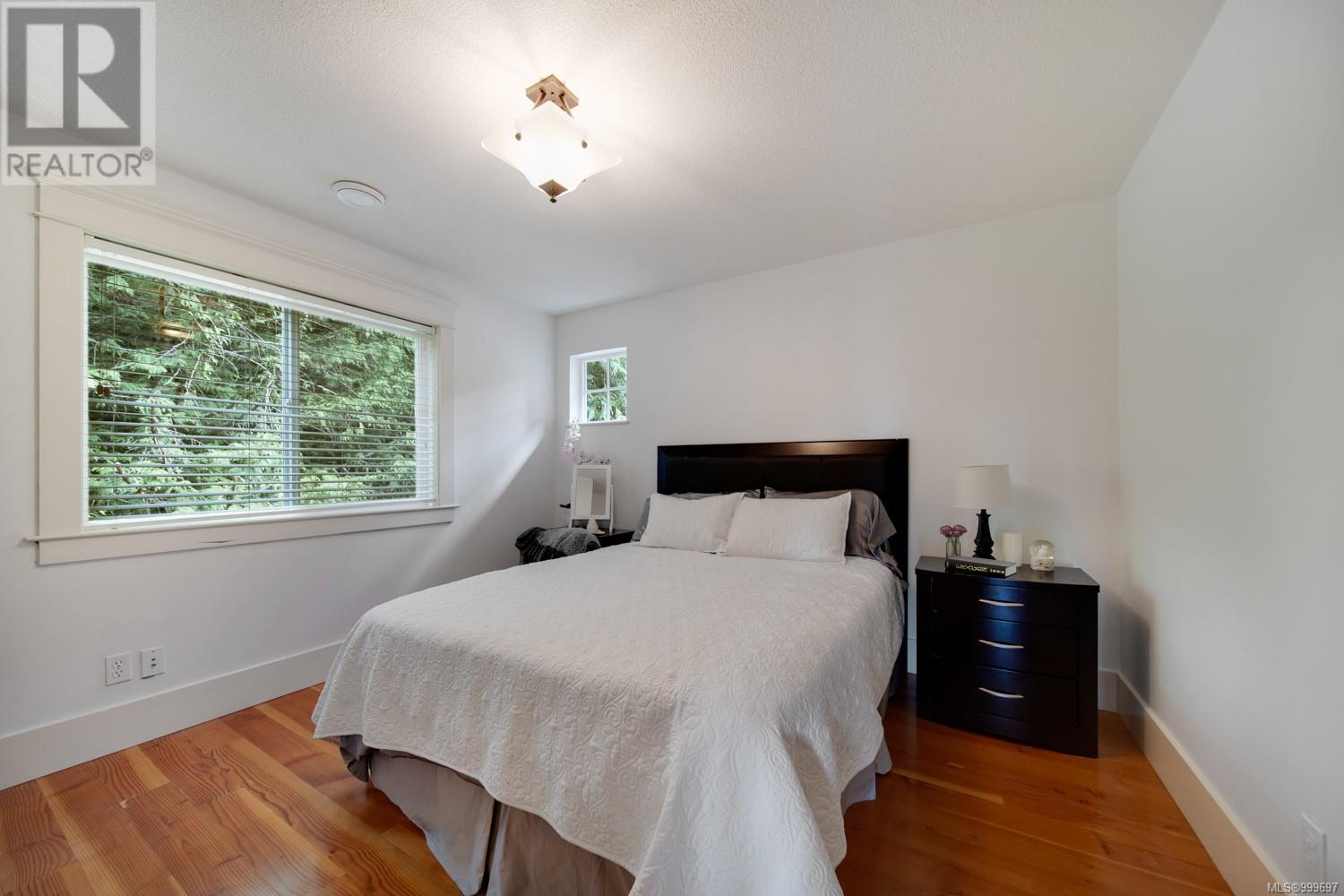 Property at 1049 Braithwaite Dr image 3