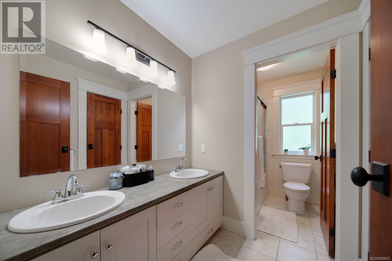 Property at 1049 Braithwaite Dr image 4